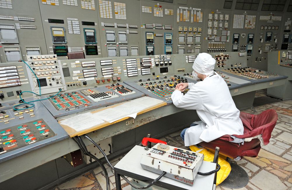 Nuclear Power Reactor Operator